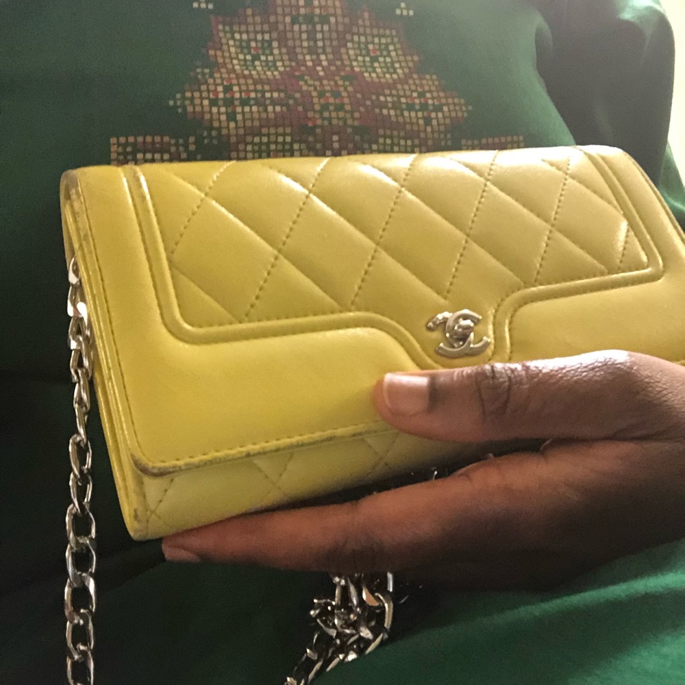 Authentic Chanel 19 Clutch wallet purse lemonade yellow color - Picture 7 of 16
